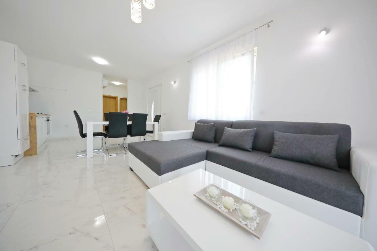 Sukošan Apartmani Vlado Mitar מראה חיצוני תמונה