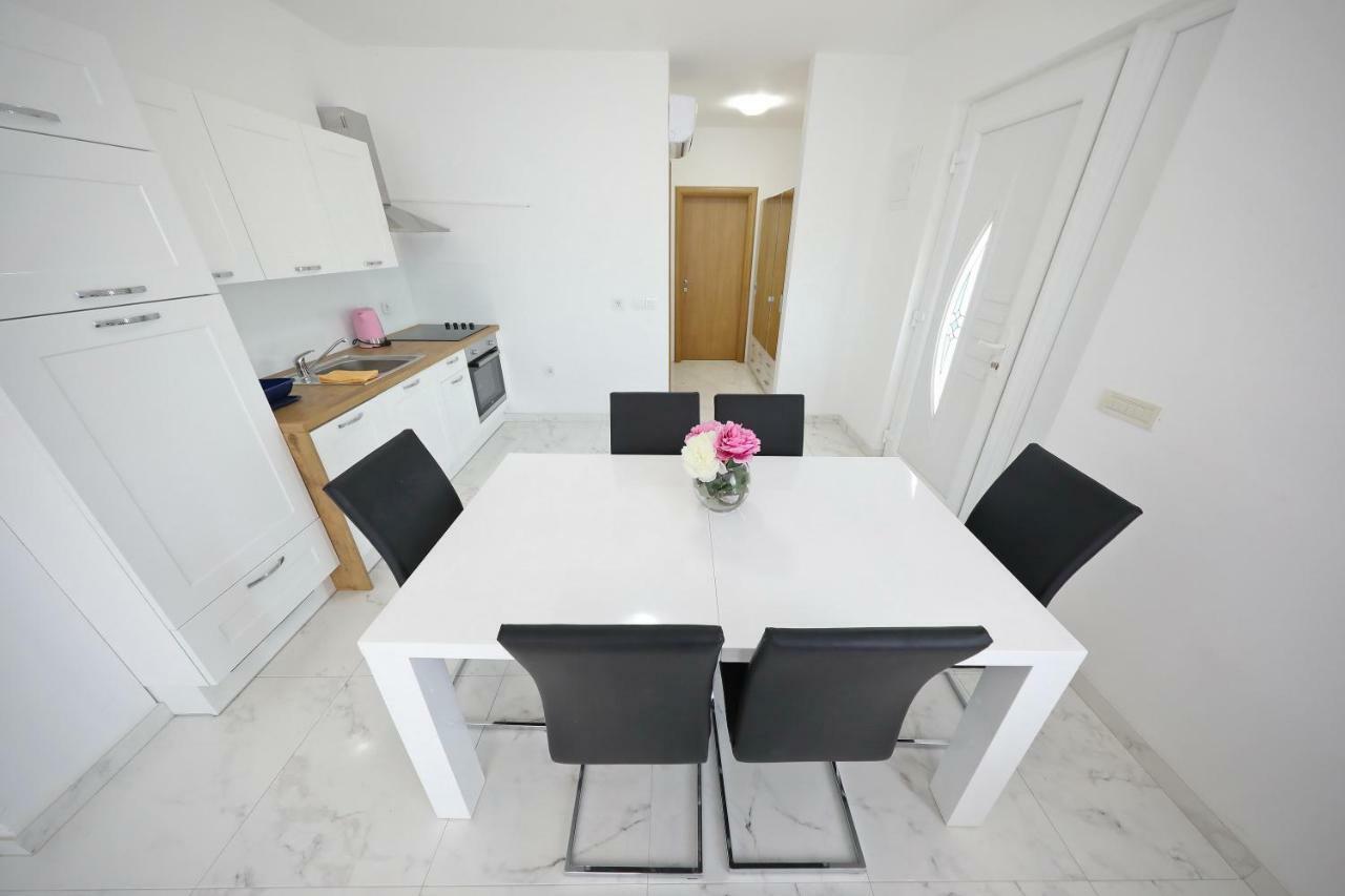 Sukošan Apartmani Vlado Mitar מראה חיצוני תמונה
